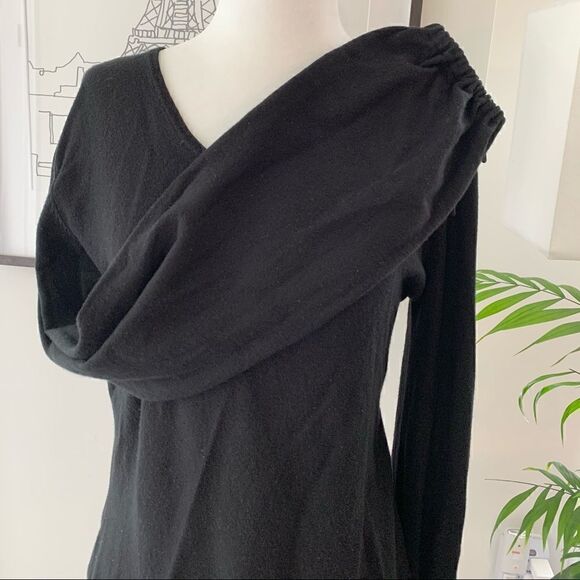 Long Bell sleeves black top - Picture 2 of 6